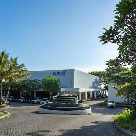 Estrella Hotel & Conference Luwuk Exterior photo