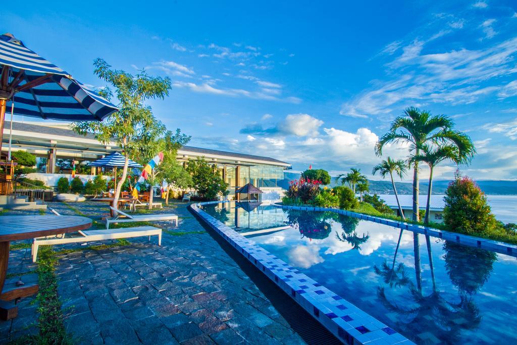 Estrella Hotel & Conference Luwuk Exterior photo