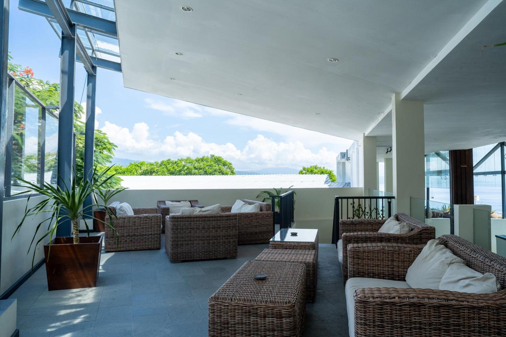 Estrella Hotel & Conference Luwuk Exterior photo