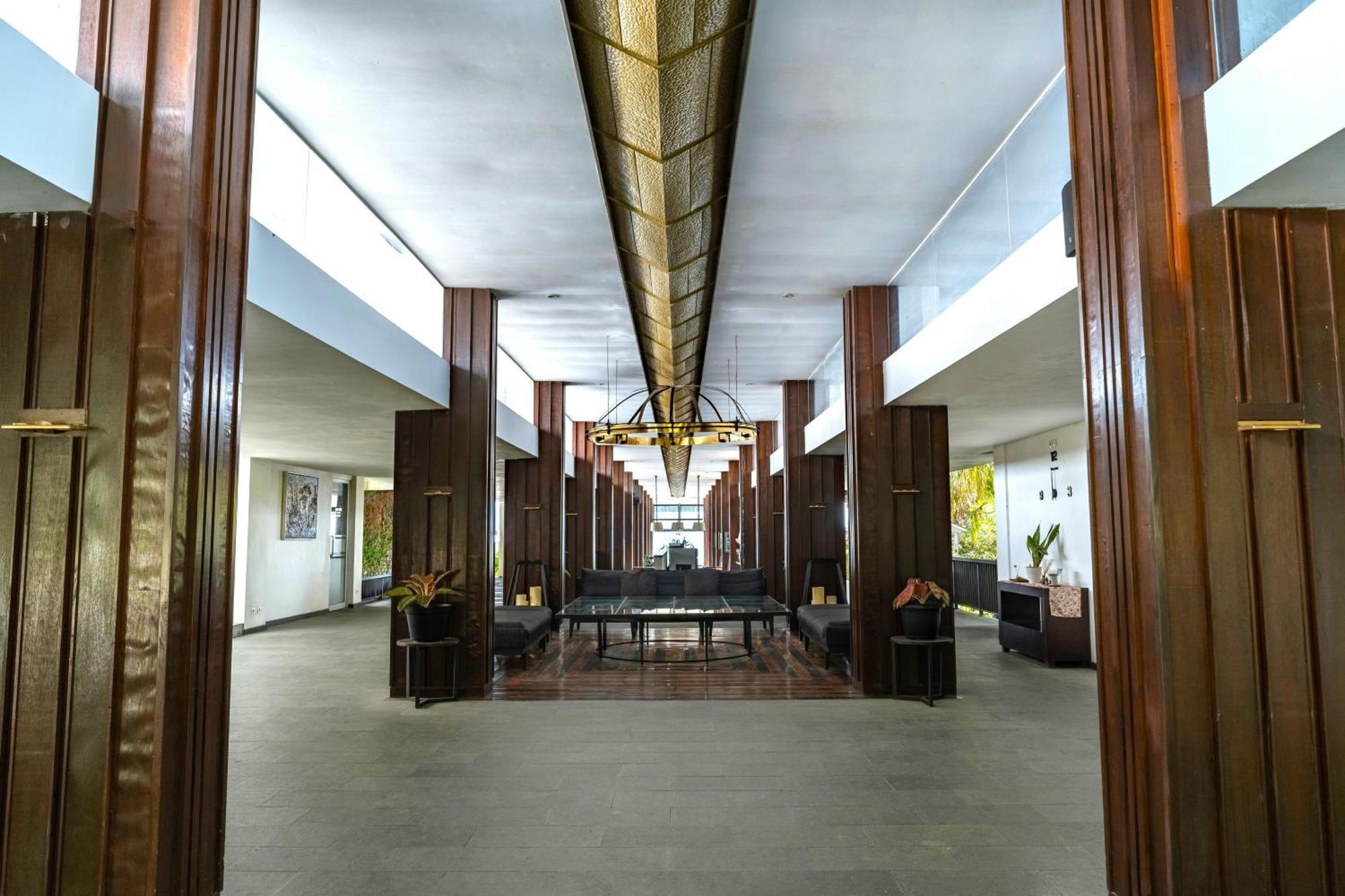 Estrella Hotel & Conference Luwuk Exterior photo